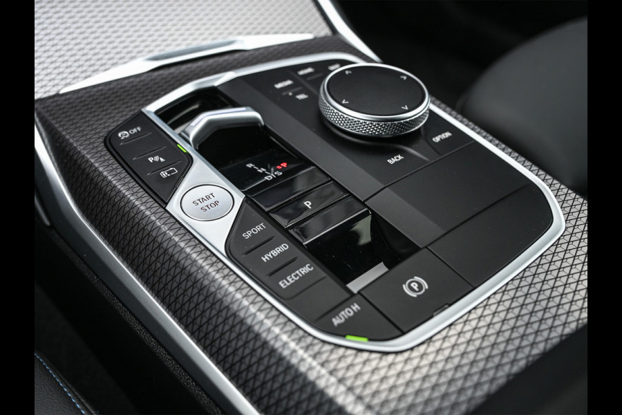 BMW 3 Serie Touring 330e xDrive M-Sport | Comfort access | Trekhaak | Adaptive led | Driving assistant prof. | Dab+ | Hifi sound | Head-up | Camera