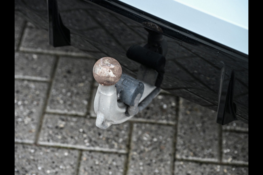 BMW 3 Serie Touring 330e xDrive M-Sport | Comfort access | Trekhaak | Adaptive led | Driving assistant prof. | Dab+ | Hifi sound | Head-up | Camera