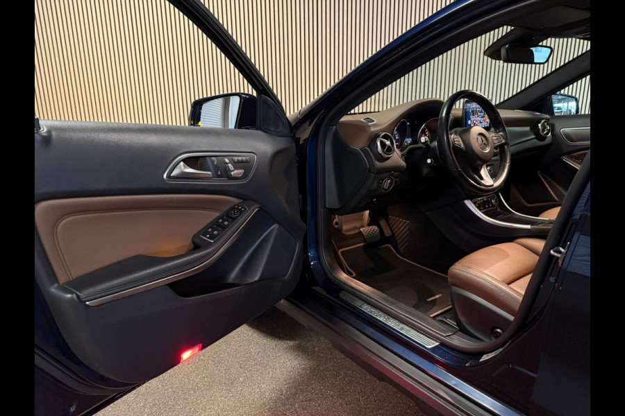 Mercedes-Benz GLA 250 Urban-PANORAMA-MEMORY-360 CAMERA-TREKHAAK-COMPL.