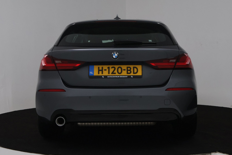 BMW 1-serie 118i High Executive Edition (NAVIGATIE, PARKEERSENSOREN, STOELVERWARMING, LEDER, SPORTSTOELEN, LED)