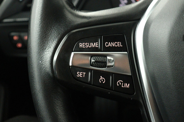 BMW 1-serie 118i High Executive Edition (NAVIGATIE, PARKEERSENSOREN, STOELVERWARMING, LEDER, SPORTSTOELEN, LED)