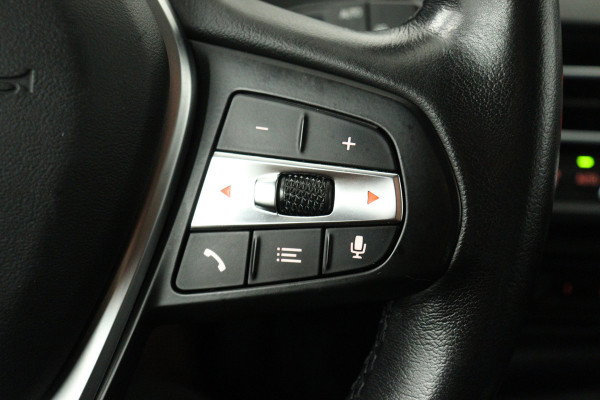 BMW 1-serie 118i High Executive Edition (NAVIGATIE, PARKEERSENSOREN, STOELVERWARMING, LEDER, SPORTSTOELEN, LED)