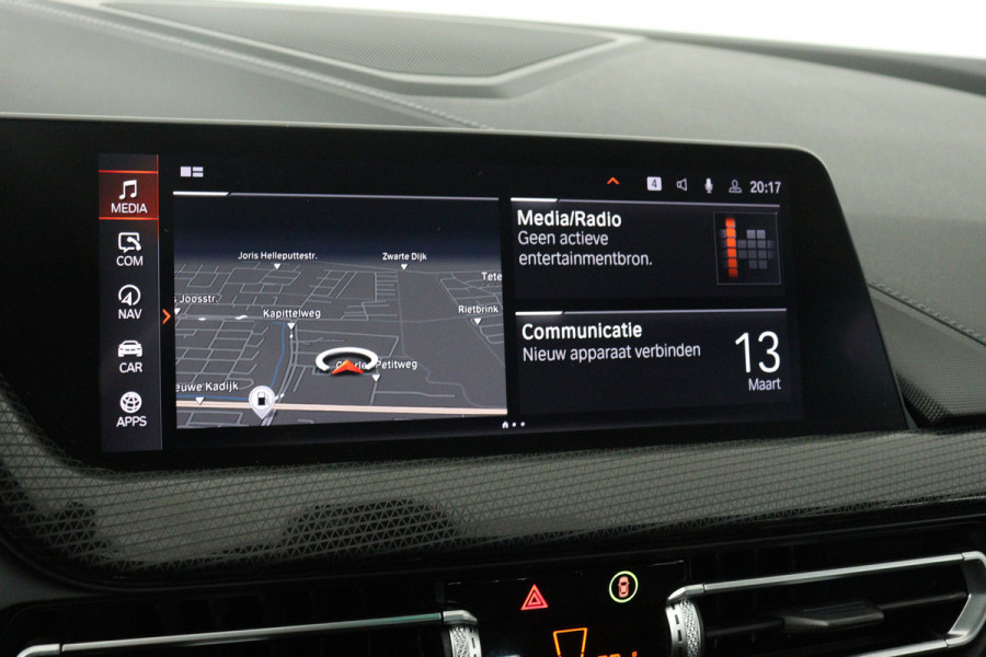 BMW 1-serie 118i High Executive Edition (NAVIGATIE, PARKEERSENSOREN, STOELVERWARMING, LEDER, SPORTSTOELEN, LED)