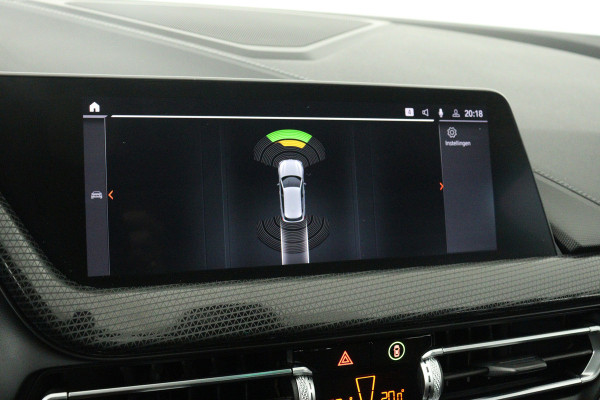 BMW 1-serie 118i High Executive Edition (NAVIGATIE, PARKEERSENSOREN, STOELVERWARMING, LEDER, SPORTSTOELEN, LED)