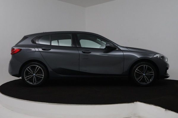 BMW 1-serie 118i High Executive Edition (NAVIGATIE, PARKEERSENSOREN, STOELVERWARMING, LEDER, SPORTSTOELEN, LED)