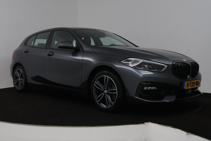 BMW 1-serie 118i High Executive Edition (NAVIGATIE, PARKEERSENSOREN, STOELVERWARMING, LEDER, SPORTSTOELEN, LED)
