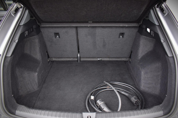 Audi Q4 e-tron 35 Launch edition Advanced 55 kWh | Matrix | Stoelverw. | 21" LM | CarPlay