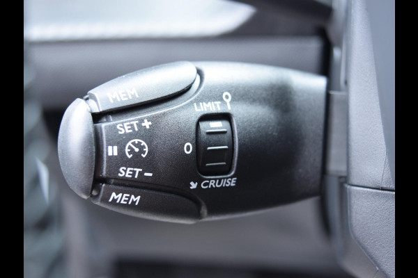 Peugeot 208 1.2 Hybrid 110 e-DCS6 Business PARKEERSENSOREN MET CAMERA | DONKER GETINT GLAS | AIRCO | DEMO