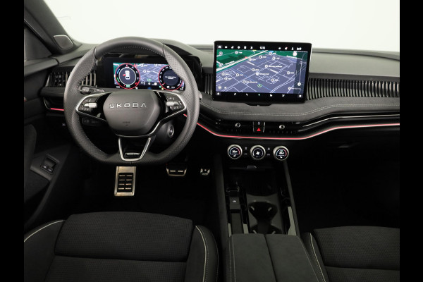 Škoda Superb Combi Sportline Business PHEV 1.5 TSI 204 pk 6 versn. DSG | Panoramadak, elektrisch bedienbaar | Trekhaak, wegklapbaar | Travel Assist Plus Sportline | Dynamic Chassis Control Pakket | CANTON Soundsystem | Lichtmetalen velgen 19 inch Aniara Aero zilver