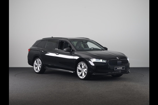Škoda Superb Combi Sportline Business PHEV 1.5 TSI 204 pk 6 versn. DSG | Panoramadak, elektrisch bedienbaar | Trekhaak, wegklapbaar | Travel Assist Plus Sportline | Dynamic Chassis Control Pakket | CANTON Soundsystem | Lichtmetalen velgen 19 inch Aniara Aero zilver