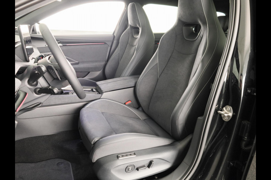 Škoda Superb Combi Sportline Business PHEV 1.5 TSI 204 pk 6 versn. DSG | Panoramadak, elektrisch bedienbaar | Trekhaak, wegklapbaar | Travel Assist Plus Sportline | Dynamic Chassis Control Pakket | CANTON Soundsystem | Lichtmetalen velgen 19 inch Aniara Aero zilver