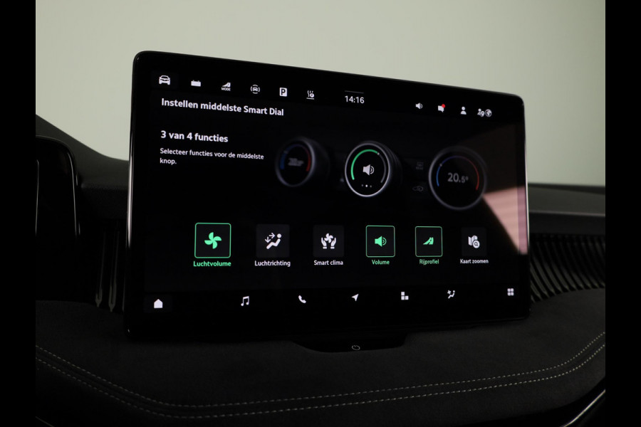 Škoda Superb Combi Sportline Business PHEV 1.5 TSI 204 pk 6 versn. DSG | Panoramadak, elektrisch bedienbaar | Trekhaak, wegklapbaar | Travel Assist Plus Sportline | Dynamic Chassis Control Pakket | CANTON Soundsystem | Lichtmetalen velgen 19 inch Aniara Aero zilver