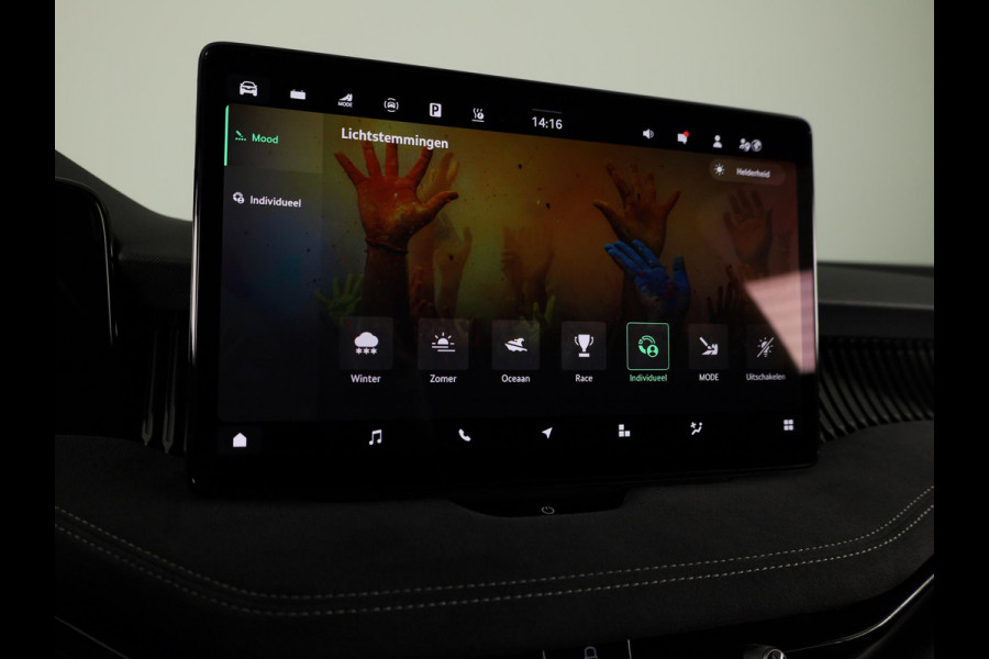 Škoda Superb Combi Sportline Business PHEV 1.5 TSI 204 pk 6 versn. DSG | Panoramadak, elektrisch bedienbaar | Trekhaak, wegklapbaar | Travel Assist Plus Sportline | Dynamic Chassis Control Pakket | CANTON Soundsystem | Lichtmetalen velgen 19 inch Aniara Aero zilver