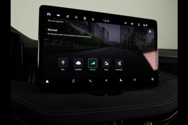 Škoda Superb Combi Sportline Business PHEV 1.5 TSI 204 pk 6 versn. DSG | Panoramadak, elektrisch bedienbaar | Trekhaak, wegklapbaar | Travel Assist Plus Sportline | Dynamic Chassis Control Pakket | CANTON Soundsystem | Lichtmetalen velgen 19 inch Aniara Aero zilver