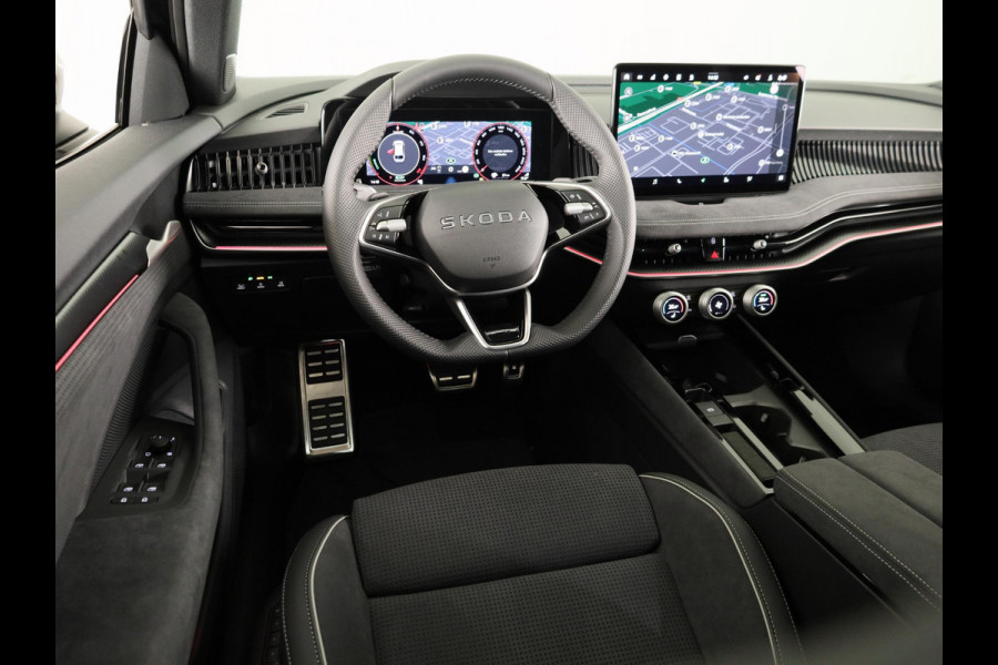 Škoda Superb Combi Sportline Business PHEV 1.5 TSI 204 pk 6 versn. DSG | Panoramadak, elektrisch bedienbaar | Trekhaak, wegklapbaar | Travel Assist Plus Sportline | Dynamic Chassis Control Pakket | CANTON Soundsystem | Lichtmetalen velgen 19 inch Aniara Aero zilver