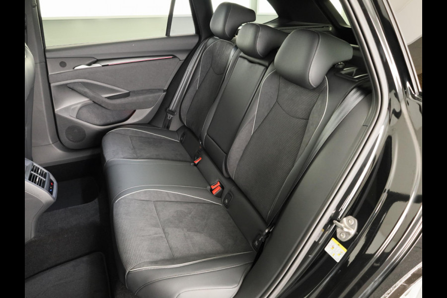 Škoda Superb Combi Sportline Business PHEV 1.5 TSI 204 pk 6 versn. DSG | Panoramadak, elektrisch bedienbaar | Trekhaak, wegklapbaar | Travel Assist Plus Sportline | Dynamic Chassis Control Pakket | CANTON Soundsystem | Lichtmetalen velgen 19 inch Aniara Aero zilver