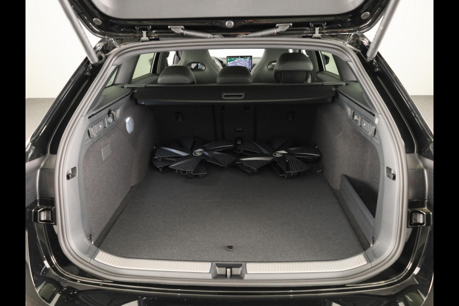 Škoda Superb Combi Sportline Business PHEV 1.5 TSI 204 pk 6 versn. DSG | Panoramadak, elektrisch bedienbaar | Trekhaak, wegklapbaar | Travel Assist Plus Sportline | Dynamic Chassis Control Pakket | CANTON Soundsystem | Lichtmetalen velgen 19 inch Aniara Aero zilver