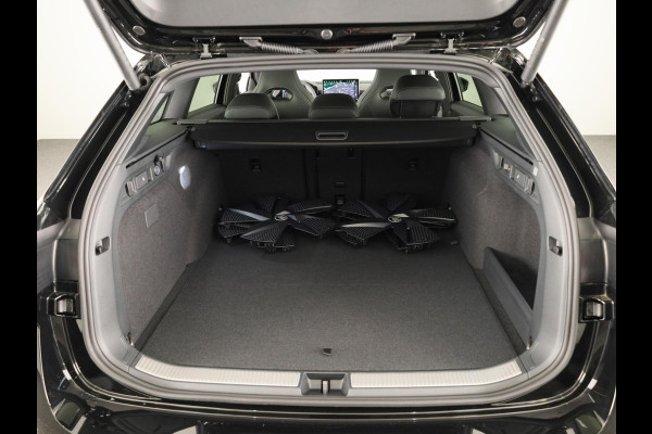 Škoda Superb Combi Sportline Business PHEV 1.5 TSI 204 pk 6 versn. DSG | Panoramadak, elektrisch bedienbaar | Trekhaak, wegklapbaar | Travel Assist Plus Sportline | Dynamic Chassis Control Pakket | CANTON Soundsystem | Lichtmetalen velgen 19 inch Aniara Aero zilver