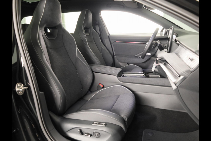 Škoda Superb Combi Sportline Business PHEV 1.5 TSI 204 pk 6 versn. DSG | Panoramadak, elektrisch bedienbaar | Trekhaak, wegklapbaar | Travel Assist Plus Sportline | Dynamic Chassis Control Pakket | CANTON Soundsystem | Lichtmetalen velgen 19 inch Aniara Aero zilver