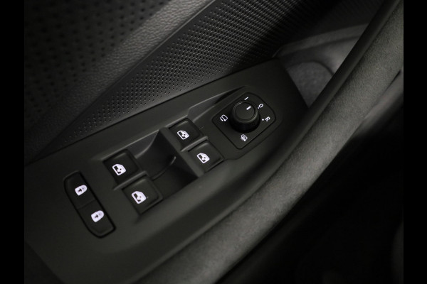 Škoda Superb Combi Sportline Business PHEV 1.5 TSI 204 pk 6 versn. DSG | Panoramadak, elektrisch bedienbaar | Trekhaak, wegklapbaar | Travel Assist Plus Sportline | Dynamic Chassis Control Pakket | CANTON Soundsystem | Lichtmetalen velgen 19 inch Aniara Aero zilver