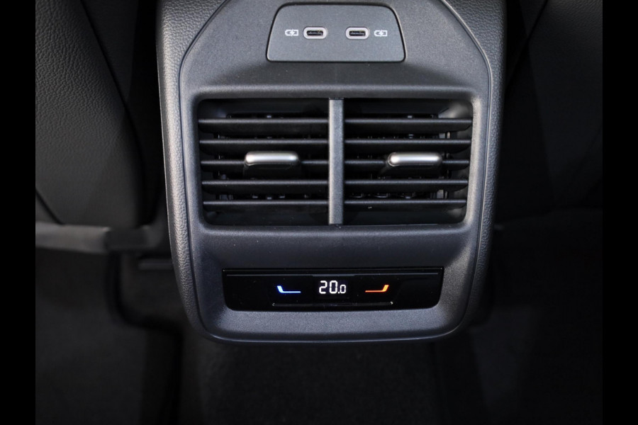 Škoda Superb Combi Sportline Business PHEV 1.5 TSI 204 pk 6 versn. DSG | Panoramadak, elektrisch bedienbaar | Trekhaak, wegklapbaar | Travel Assist Plus Sportline | Dynamic Chassis Control Pakket | CANTON Soundsystem | Lichtmetalen velgen 19 inch Aniara Aero zilver