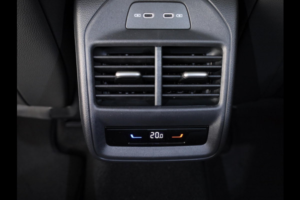 Škoda Superb Combi Sportline Business PHEV 1.5 TSI 204 pk 6 versn. DSG | Panoramadak, elektrisch bedienbaar | Trekhaak, wegklapbaar | Travel Assist Plus Sportline | Dynamic Chassis Control Pakket | CANTON Soundsystem | Lichtmetalen velgen 19 inch Aniara Aero zilver