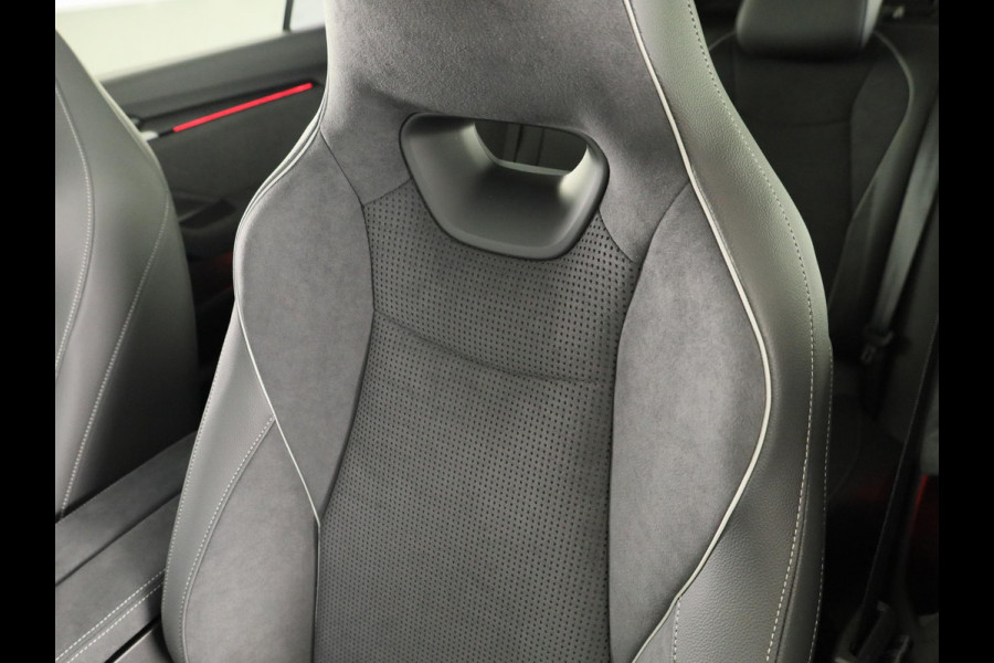 Škoda Superb Combi Sportline Business PHEV 1.5 TSI 204 pk 6 versn. DSG | Panoramadak, elektrisch bedienbaar | Trekhaak, wegklapbaar | Travel Assist Plus Sportline | Dynamic Chassis Control Pakket | CANTON Soundsystem | Lichtmetalen velgen 19 inch Aniara Aero zilver