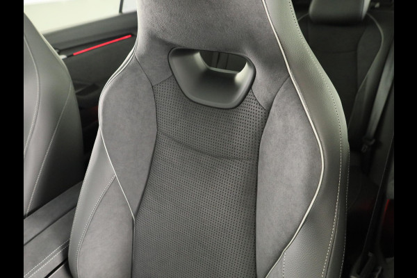 Škoda Superb Combi Sportline Business PHEV 1.5 TSI 204 pk 6 versn. DSG | Panoramadak, elektrisch bedienbaar | Trekhaak, wegklapbaar | Travel Assist Plus Sportline | Dynamic Chassis Control Pakket | CANTON Soundsystem | Lichtmetalen velgen 19 inch Aniara Aero zilver