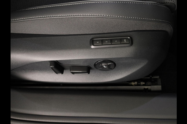 Škoda Superb Combi Sportline Business PHEV 1.5 TSI 204 pk 6 versn. DSG | Panoramadak, elektrisch bedienbaar | Trekhaak, wegklapbaar | Travel Assist Plus Sportline | Dynamic Chassis Control Pakket | CANTON Soundsystem | Lichtmetalen velgen 19 inch Aniara Aero zilver