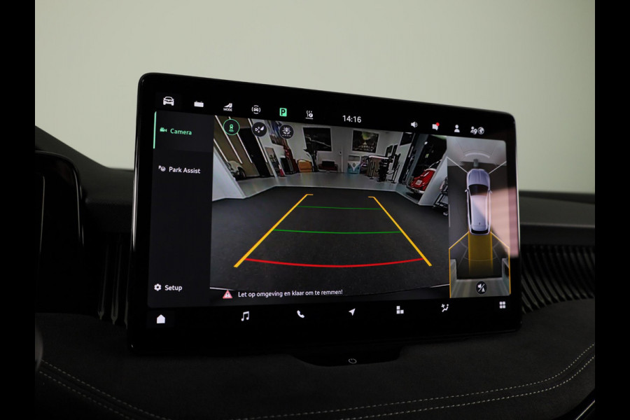 Škoda Superb Combi Sportline Business PHEV 1.5 TSI 204 pk 6 versn. DSG | Panoramadak, elektrisch bedienbaar | Trekhaak, wegklapbaar | Travel Assist Plus Sportline | Dynamic Chassis Control Pakket | CANTON Soundsystem | Lichtmetalen velgen 19 inch Aniara Aero zilver