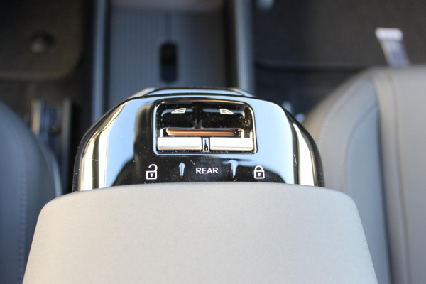 Volvo EX30 Single Motor Extended Range Plus 69 kWh Google Services / 19" lichtmetalen velgen / Parkeer sensoren voor en achter met parkeercamera achter / Adaptieve Cruise Control