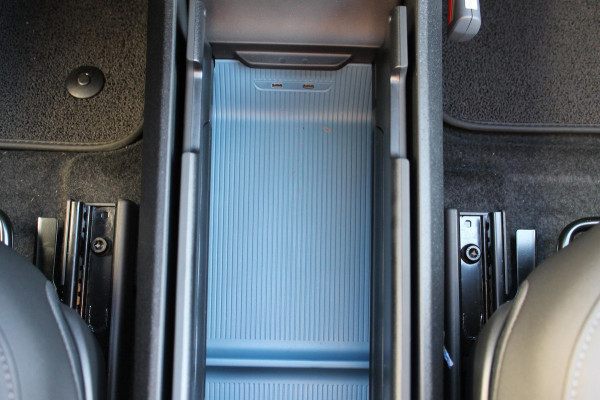 Volvo EX30 Single Motor Extended Range Plus 69 kWh Google Services / 19" lichtmetalen velgen / Parkeer sensoren voor en achter met parkeercamera achter / Adaptieve Cruise Control