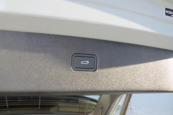 Volvo EX30 Single Motor Extended Range Plus 69 kWh Google Services / 19" lichtmetalen velgen / Parkeer sensoren voor en achter met parkeercamera achter / Adaptieve Cruise Control