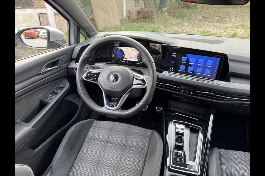 Volkswagen Golf GTE 245PK DSG HYBRID SPORT CAMERA/NAVI/IQ-LIGHT/HEAD-UP/SFEERVERL.