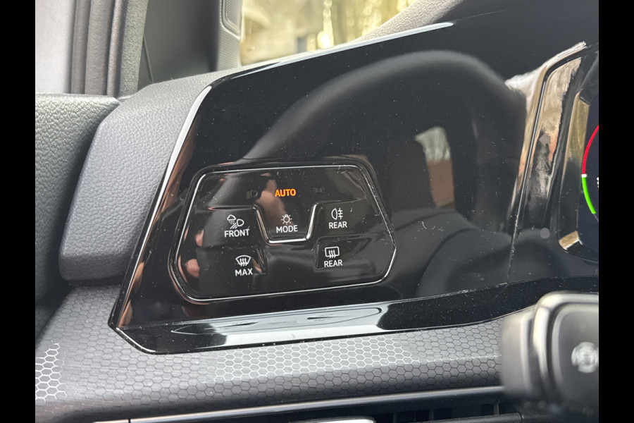 Volkswagen Golf GTE 245PK DSG HYBRID SPORT CAMERA/NAVI/IQ-LIGHT/HEAD-UP/SFEERVERL.