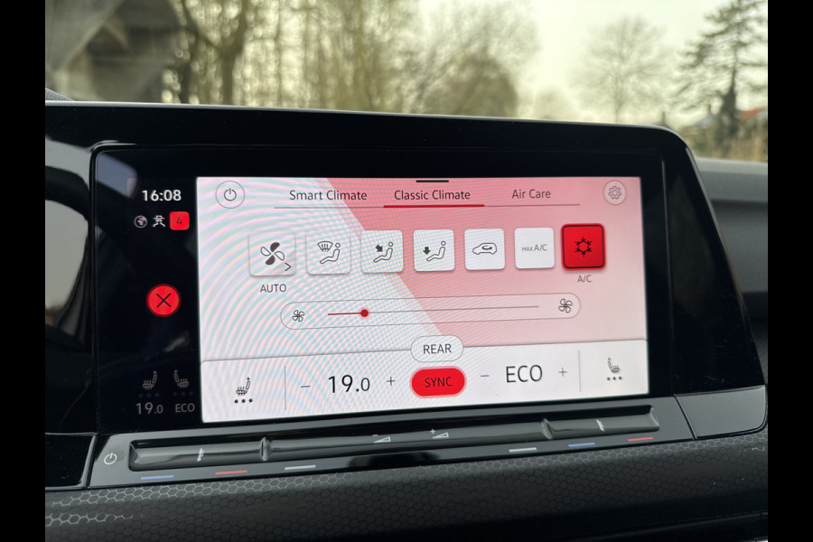 Volkswagen Golf GTE 245PK DSG HYBRID SPORT CAMERA/NAVI/IQ-LIGHT/HEAD-UP/SFEERVERL.