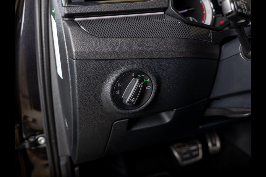 Škoda Superb Combi 1.5 TSI ACT Sportline Business / 150pk / Stoelverwarming / Elektrische stoelverstelling met geheugen /