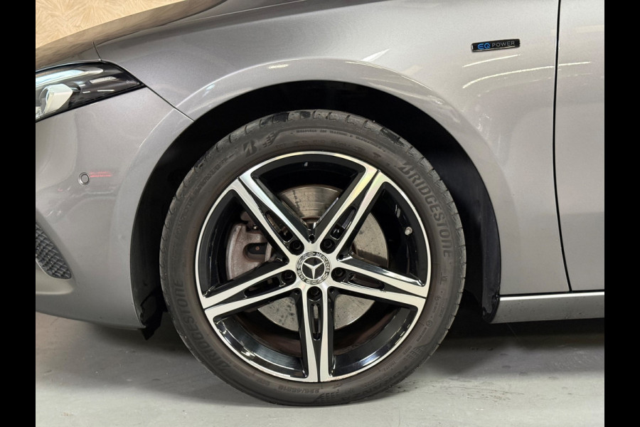 Mercedes-Benz A-Klasse 250 e Premium Plus | Pano | Sfeerverlichting | Memory | Camera | Carplay | Stoelverwarming |