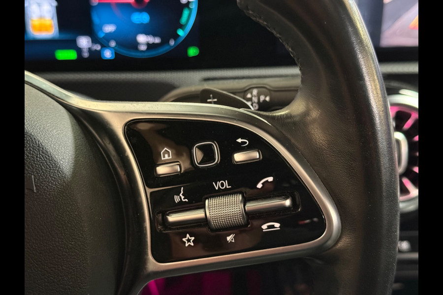 Mercedes-Benz A-Klasse 250 e Premium Plus | Pano | Sfeerverlichting | Memory | Camera | Carplay | Stoelverwarming |