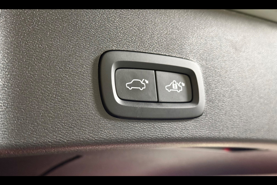 Volvo XC40 1.5 T4 Plug-in hybrid Ultimate Dark | Harman kardon | Pano | Stuur/Stoel verwarming | Camera