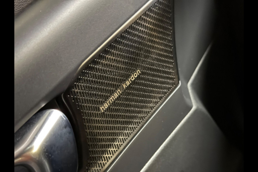 Volvo XC40 1.5 T4 Plug-in hybrid Ultimate Dark | Harman kardon | Pano | Stuur/Stoel verwarming | Camera
