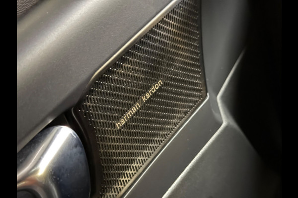 Volvo XC40 1.5 T4 Plug-in hybrid Ultimate Dark | Harman kardon | Pano | Stuur/Stoel verwarming | Camera