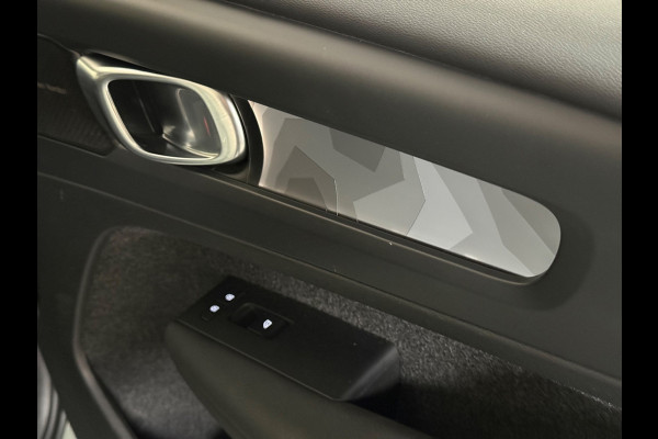 Volvo XC40 1.5 T4 Plug-in hybrid Ultimate Dark | Harman kardon | Pano | Stuur/Stoel verwarming | Camera