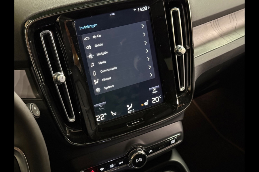 Volvo XC40 1.5 T4 Plug-in hybrid Ultimate Dark | Harman kardon | Pano | Stuur/Stoel verwarming | Camera