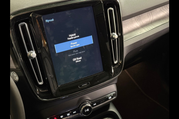 Volvo XC40 1.5 T4 Plug-in hybrid Ultimate Dark | Harman kardon | Pano | Stuur/Stoel verwarming | Camera