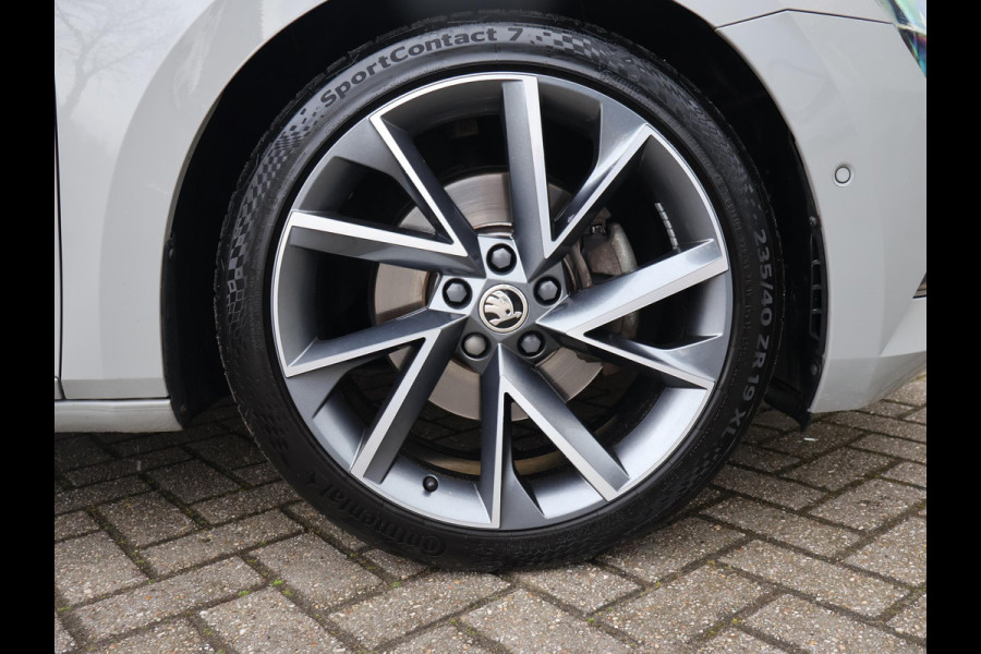 Škoda Superb Combi 1.4 TSI ACT 150 PK SPORTLINE DSG AUT. *STEEL GREY* + WEGKL. TREKHAAK | PANORAMA | 19 INCH | CANTON | ADAPTIVE CRUISE | ALCANTARA