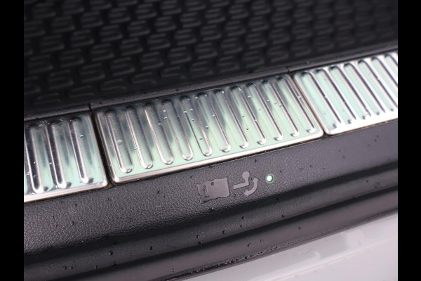 Škoda Superb Combi 1.4 TSI ACT 150 PK SPORTLINE DSG AUT. *STEEL GREY* + WEGKL. TREKHAAK | PANORAMA | 19 INCH | CANTON | ADAPTIVE CRUISE | ALCANTARA