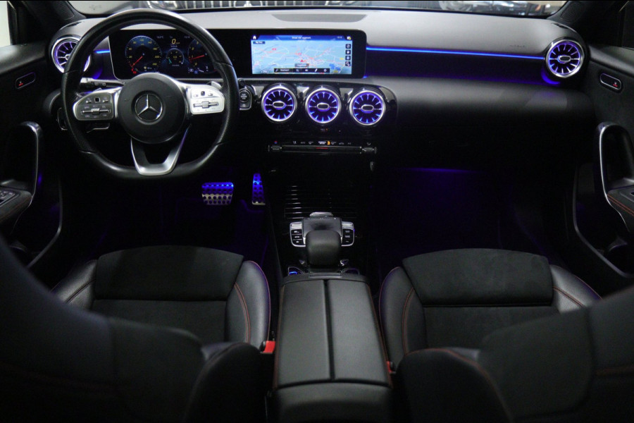 Mercedes-Benz A-Klasse 200 Business Solution AMG PANO/CAM/LANEASSIST/ACC/STOELVER/SFEERVER/VOL
