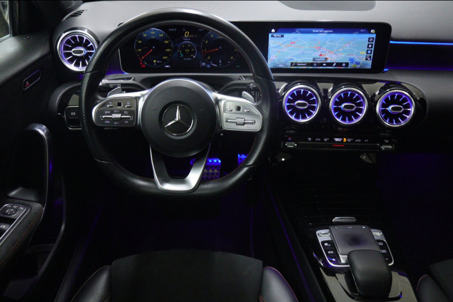 Mercedes-Benz A-Klasse 200 Business Solution AMG PANO/CAM/LANEASSIST/ACC/STOELVER/SFEERVER/VOL