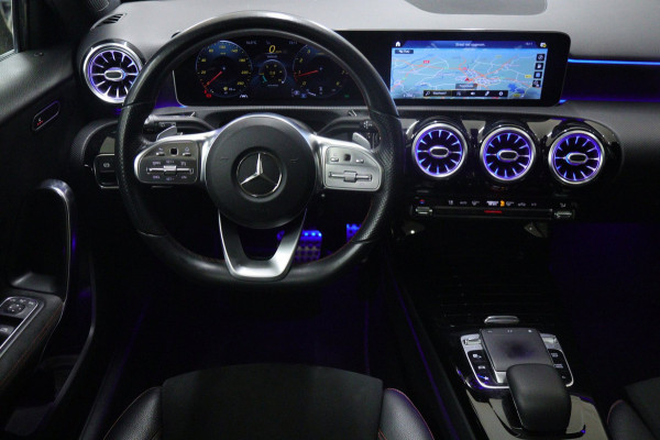 Mercedes-Benz A-Klasse 200 Business Solution AMG PANO/CAM/LANEASSIST/ACC/STOELVER/SFEERVER/VOL